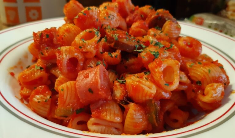 Macarrones Con Chorizo Salchicas Y Salsa De Tomate Recetas De Cocina