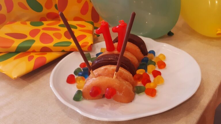 PASTEL GUSANO DE DONUTS