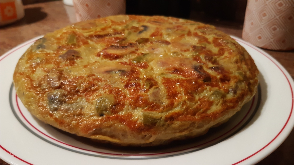 TORTILLA DE PATATAS CON CEBOLLA, CHAMPIÑONES Y CALABACÍN - RECETAS DE ...