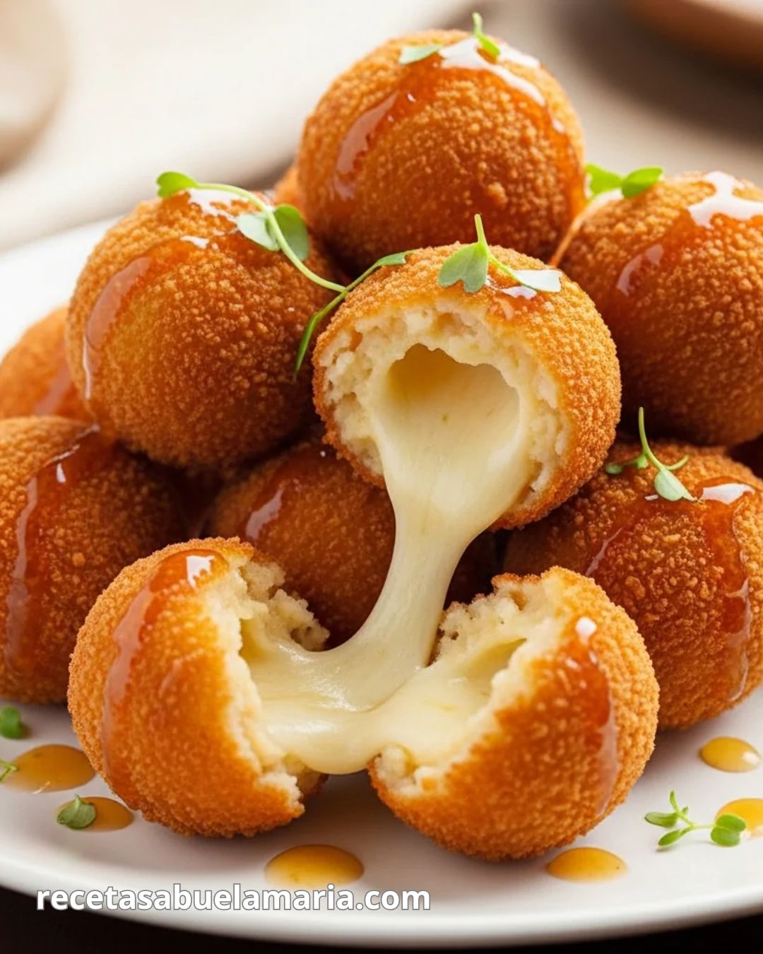 Bolitas crujientes rellenas de queso receta fácil