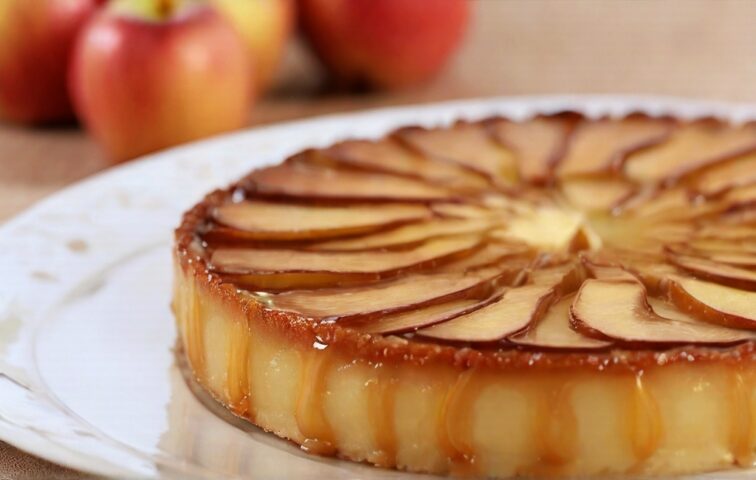 Descubre cómo preparar una deliciosa tarta de manzana cremosa con nuestra receta fácil. Sorprende a tus invitados con este postre irresistible.