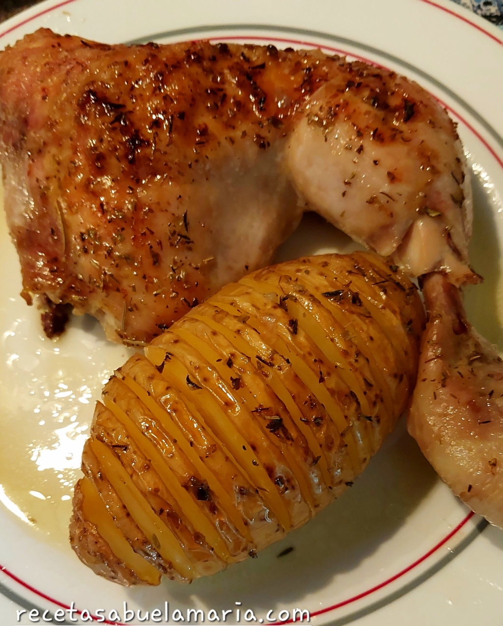 Deliciosa receta de pollo asado al horno con patatas, jugoso y fácil de preparar, con hierbas y vino blanco.