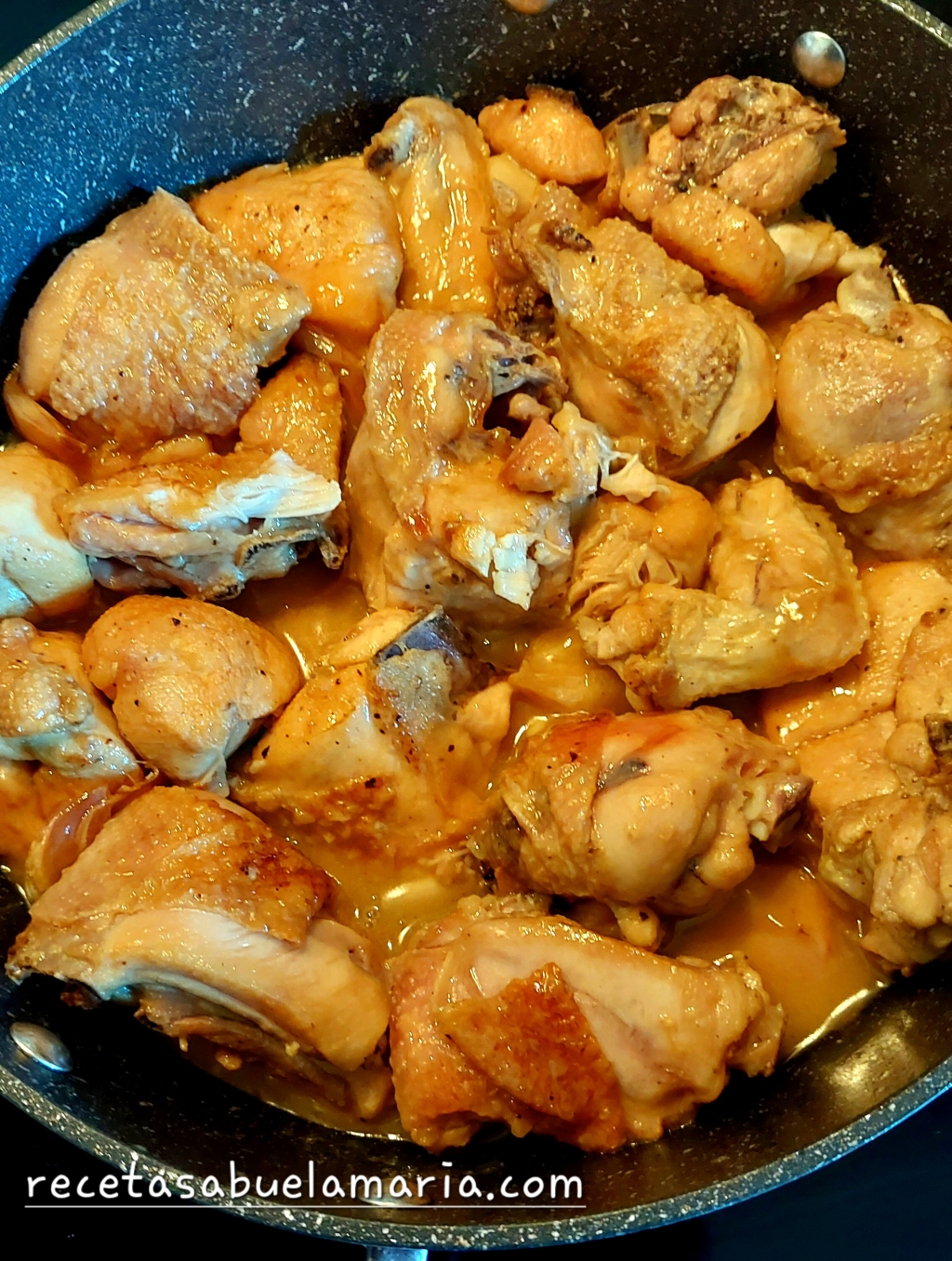 Receta fácil de pollo al whisky sin horno, con ingredientes simples y un sabor irresistible. Listo en pocos minutos. Para cualquier ocasión.