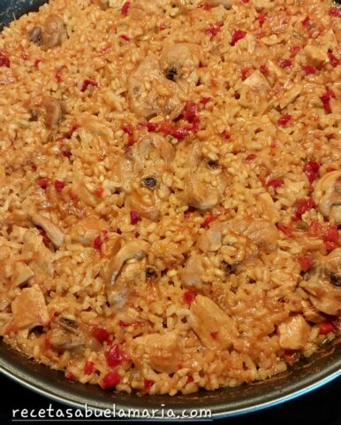 Descubre cómo preparar esta deliciosa receta de arroz con conejo, fácil de hacer y llena de sabor tradicional.