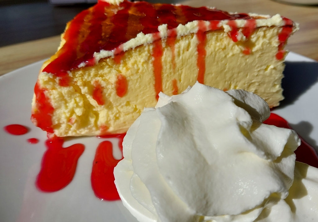 Descubre cómo hacer la receta de tarta de queso cremosa al horno, fácil, suave y con un toque irresistible.