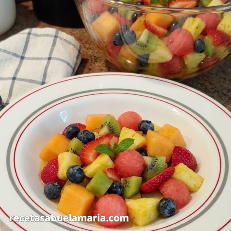 Ensalada de fruta un postre casero natural y saludable