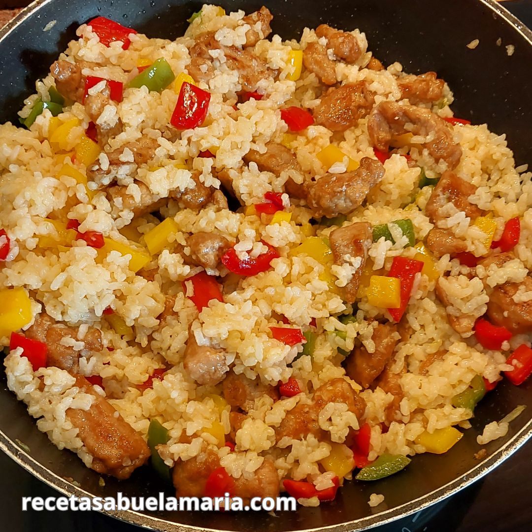 Arroz frito con cerdo y pimientos una receta de la abuela para disfrutar